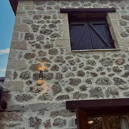 παλαιό λιθάρι Ano Trikala