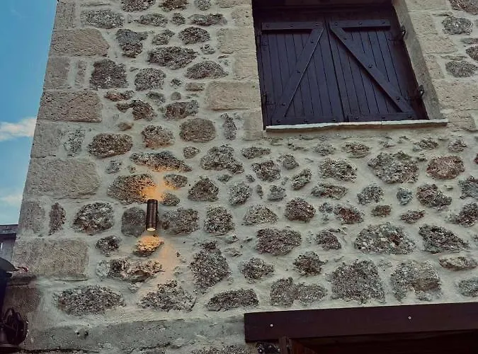 παλαιό λιθάρι Ано-Трикала