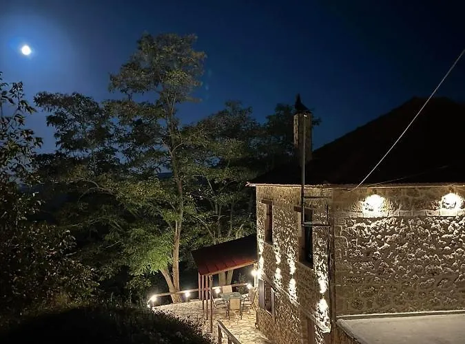 παλαιό λιθάρι Вилла Ано-Трикала