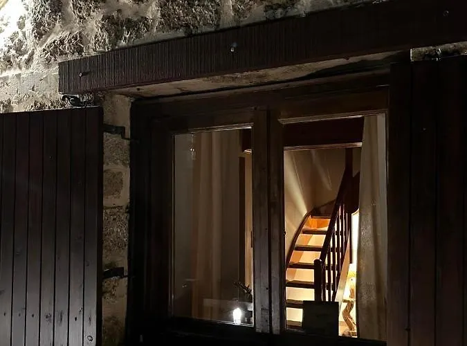 παλαιό λιθάρι Вилла Ано-Трикала