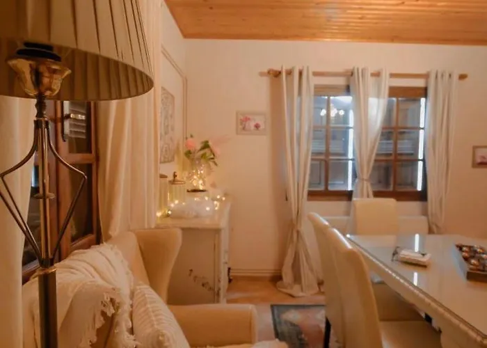 παλαιό λιθάρι Вилла Ано-Трикала